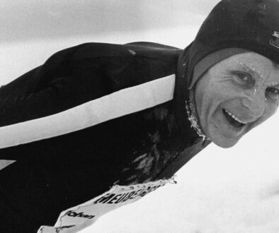 Jan Roelof Kruithof wint in 1979 voor de derde keer de Alternatieve Elfstedentocht in Finland (foto: RTV Drenthe/ANP)