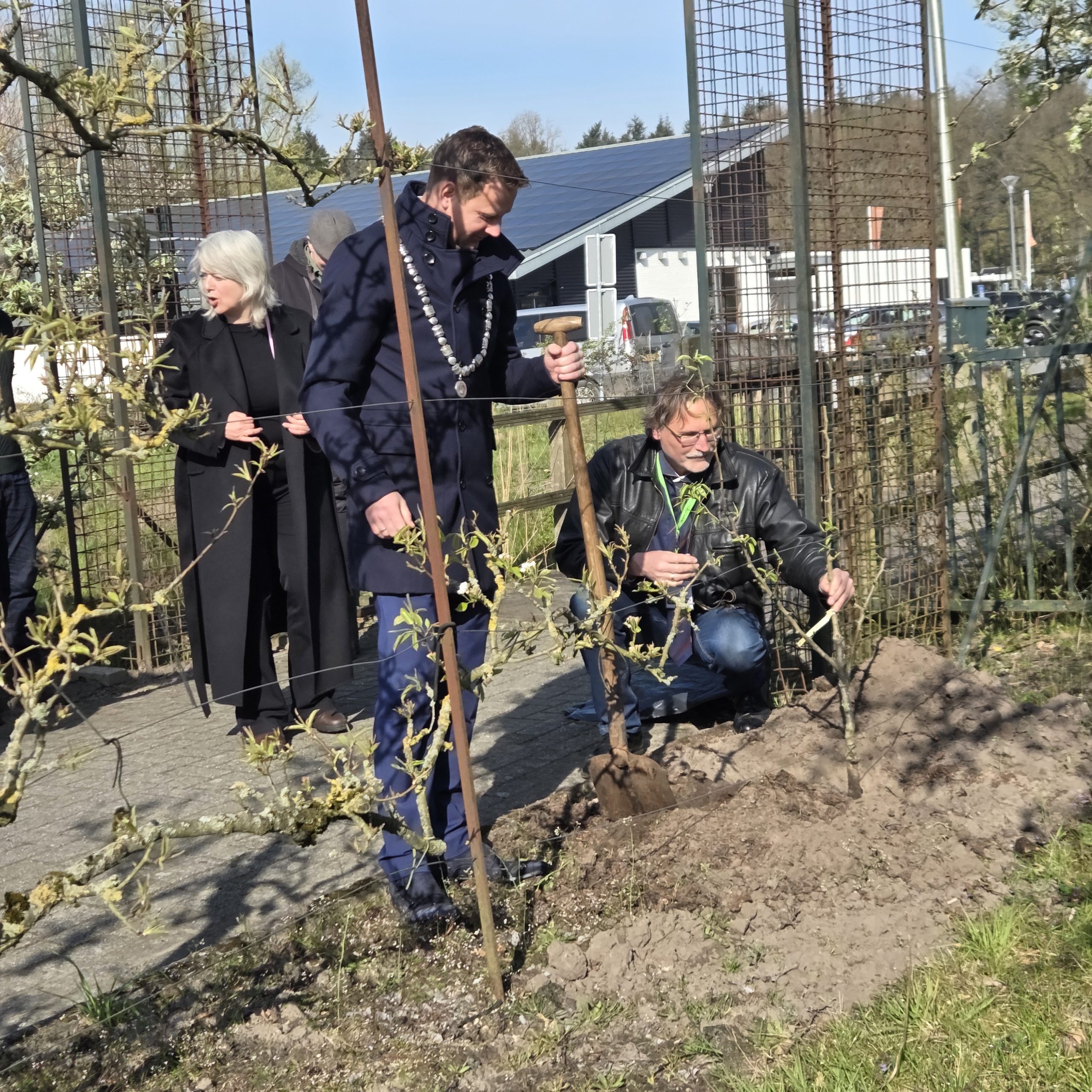 Burgemeester van gemeente Westerveld, de heer J. Spoelstra & de Commissaris van de Koning in Drenthe, mevrouw A. Mulder - foto aangeleverd